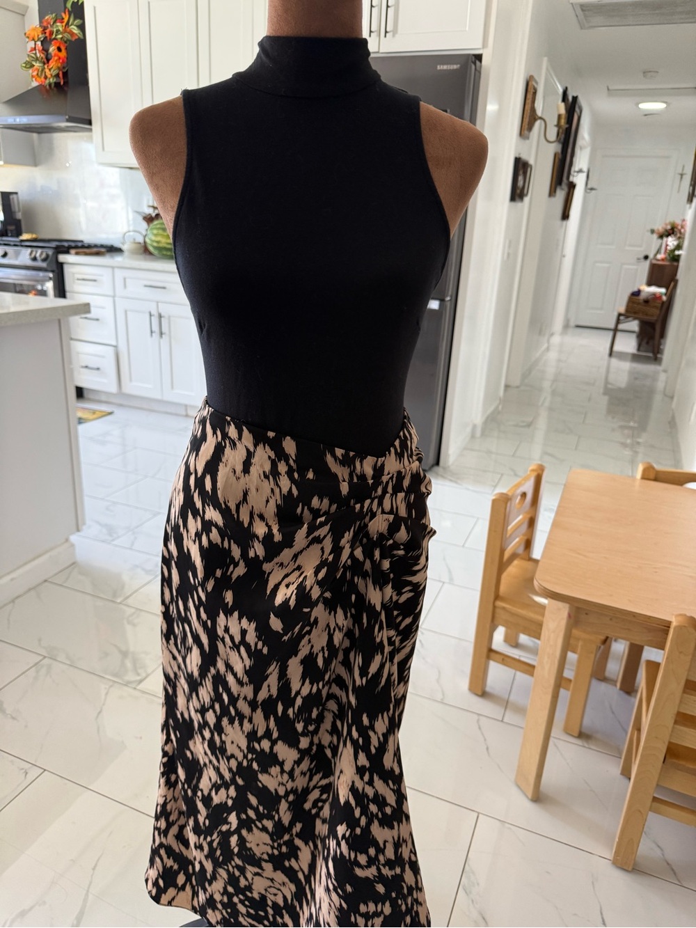 Women's Black and Beige Printed Midi Skirt